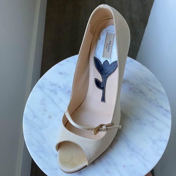 Prada Carved Rose Flower Stem Heel Stiletto Satin - Picture 11 of 12